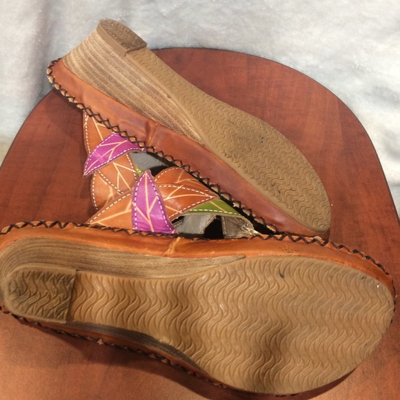 Spring Step Sandals - Picture 5 of 7